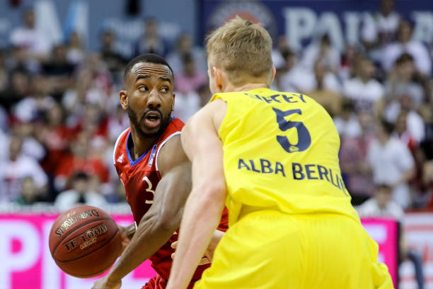 亚历山大 亚历山大