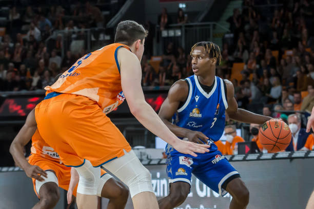 队员之间的 队员之间的